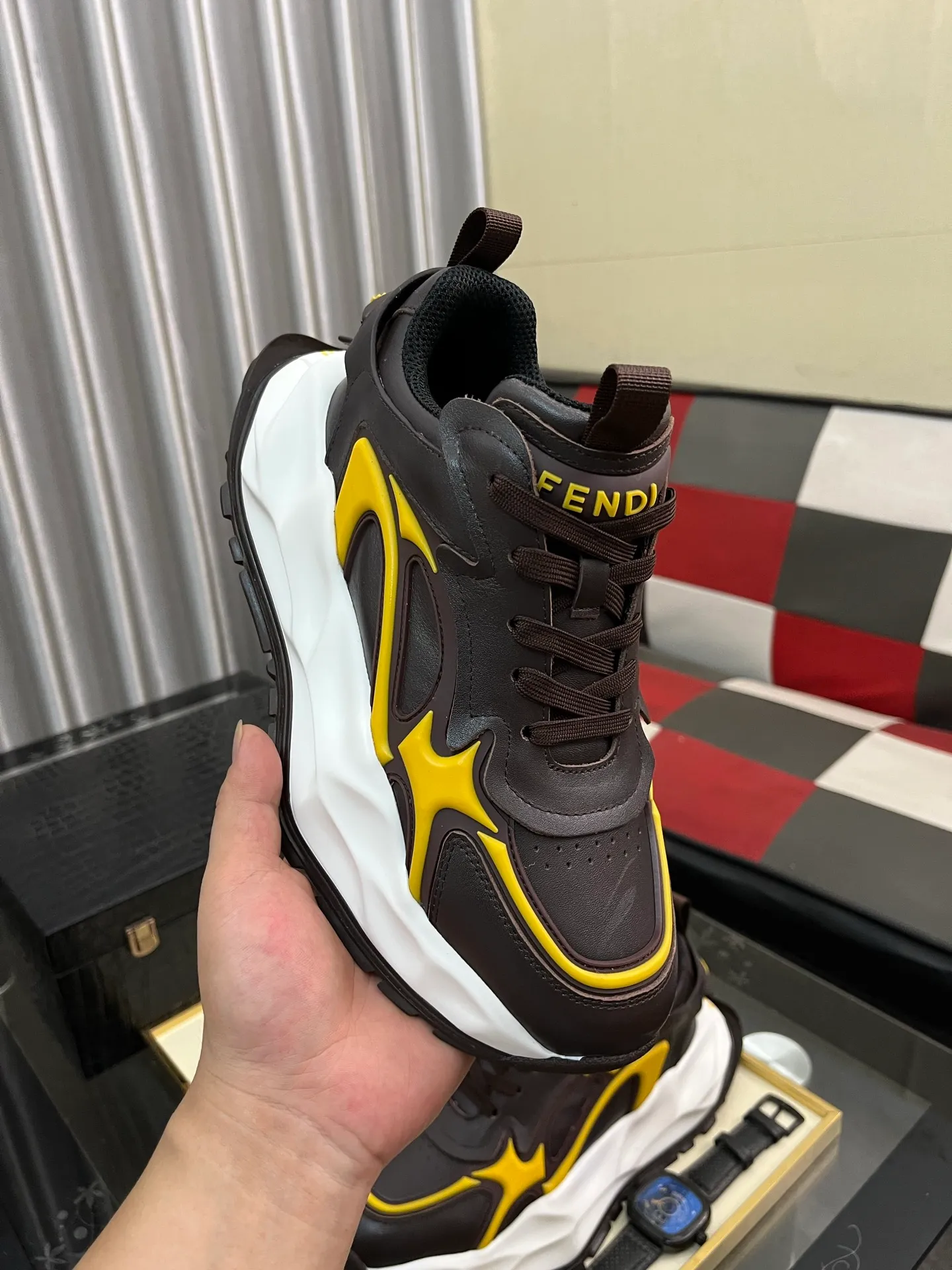 Men's Men's Shoes💰580⌚️⌚️[fendi] Fendi's classic and comfortable men's, this complex sneaker is made of soft calfskin➕genuine leather lining➕original ultra-light rubber material with rough outsole. This unique light style is suitable for the casual and refined sensibility of this season. It is comfortable and natural on the feet. It is an everyday style for casual travel in autumn and winter! 38-446️⃣colors available